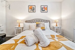 House | 2 bedrooms, desk, Internet