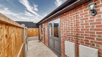 House | 2 bedrooms, desk, Internet