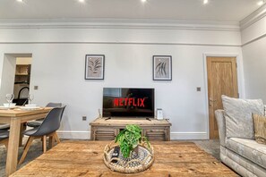 Apartment | 2 bedrooms, Internet - Host Stay The Bell (Stourbridge)