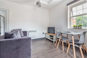 Apartment | 1 bedroom, Internet - Host Stay New Street Accommodation (Worcester)
