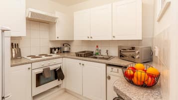 Apartment | 1 bedroom, desk, Internet