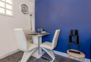 1 bedroom, desk, Internet - Host Stay New Street Suite (Worcester)