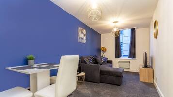 Apartment | 1 bedroom, desk, Internet