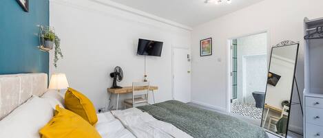 1 Schlafzimmer, Schreibtisch, WLAN