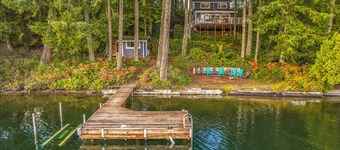 Lakefront retreat with view, deck & private dock