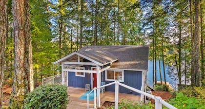 Lakefront retreat with view, deck & private dock