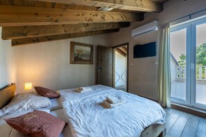 6 habitaciones, tabla de planchar con plancha y cuna de viaje