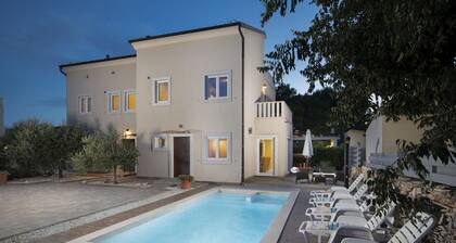 Villa Nocciola near the Sea with Private Pool and Sauna