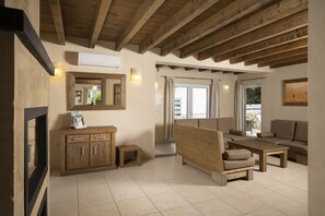 TV, fireplace - Villa Nocciola near the Sea with Private Pool and Sauna (Pula)