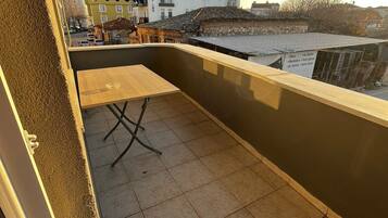 Standard Studio, Balcony, City View | Soundproofing, free WiFi