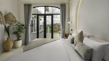 Habitación superior, balcón, vista al jardín | Tabla de planchar con plancha y wifi gratis