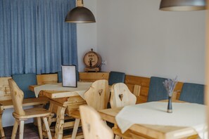 Free daily continental breakfast  - Käferberghof (Eltendorf)