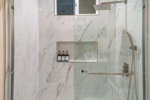 Shower, hair dryer, bidet, towels - Disney Luxe 3BR Family Home • King Beds • Game Room + EV Charger (Midway City)