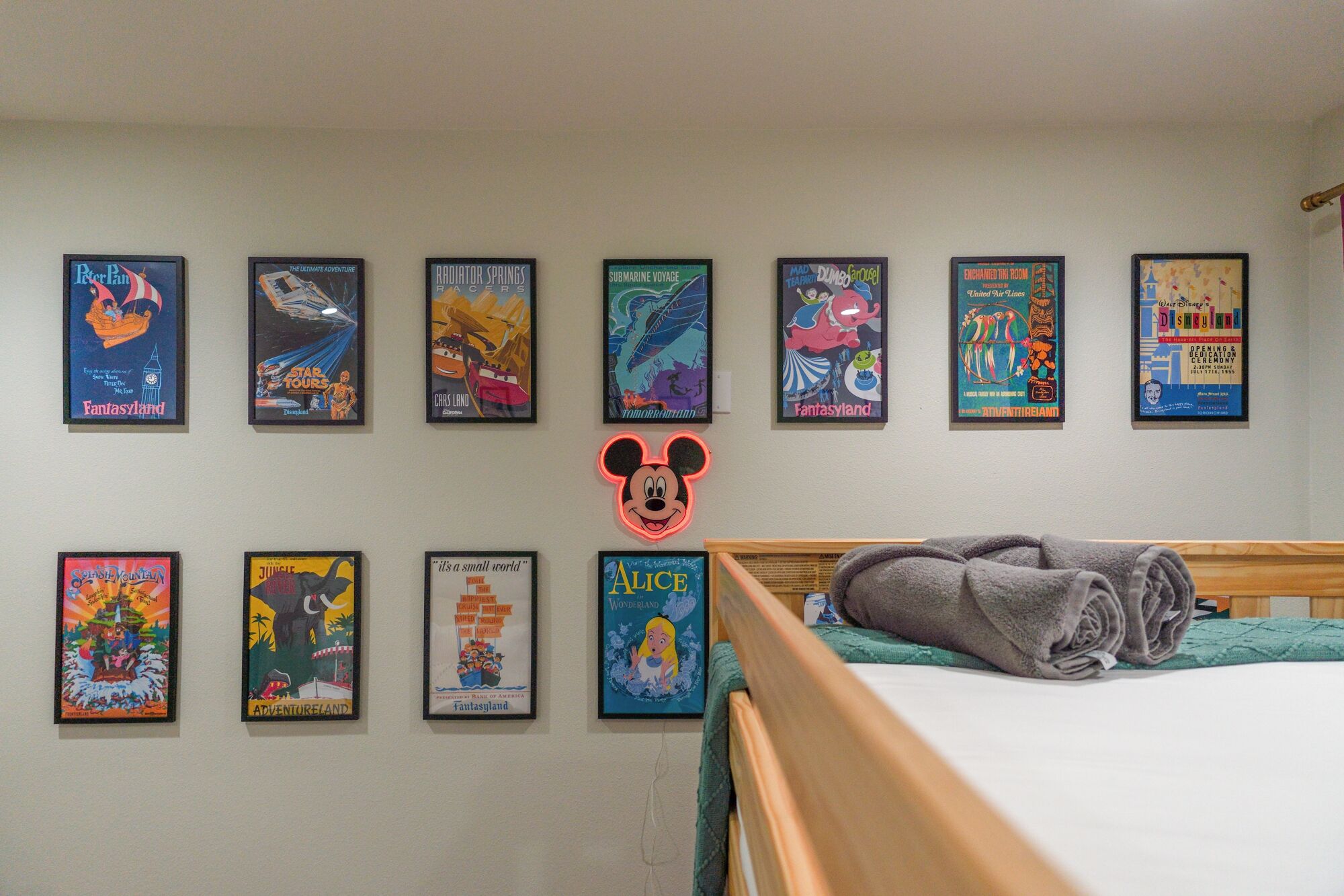 3 Schlafzimmer, Schreibtisch, Bügeleisen/Bügelbrett, Reisekinderbett