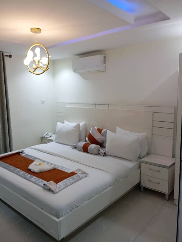 Desk, laptop workspace - Appleville Suites (Lagos)