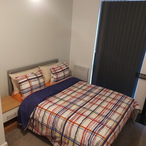 1 bedroom, iron/ironing board, WiFi, bed sheets - north central beauty (Manchester)