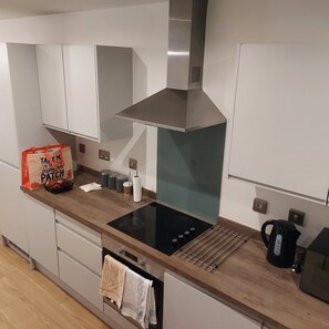 Fridge, microwave, oven, stovetop - north central beauty (Manchester)