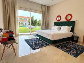 9 عدّة غرف نوم ومكواة/لوح كي وواي فاي مجانًا وملاءات أسرّة