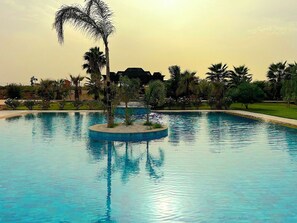 Piscina all'aperto, una piscina riscaldata