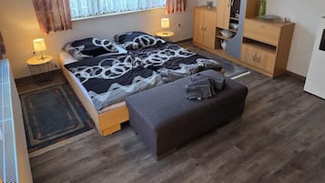 3 bedrooms, iron/ironing board, WiFi, bed sheets