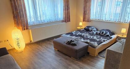 Burg Apartment in Burghaun mit Balkon und 3 Schlafzimmer für 5 Personen.