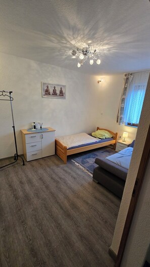 3 slaapkamers, een strijkplank/strijkijzer, wifi, beddengoed