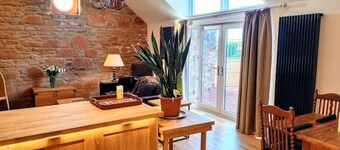 Stunning Cottage Self Catering at St Andrew's House Prestwick - Dog friendly!