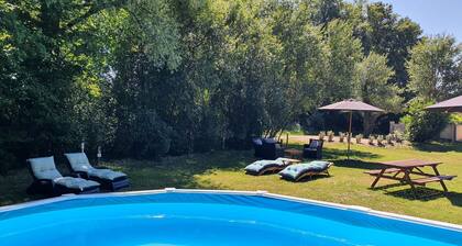 Single-storey gîte close to fishing lake. Pets welcome!