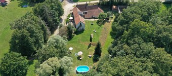 Single-storey gîte close to fishing lake. Pets welcome!