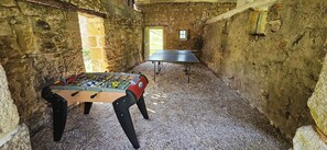 Game room - Single-storey gîte close to fishing lake. Pets welcome! (Saint-Aubin-le-Monial)