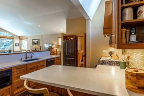 Fridge, oven, stovetop, dishwasher - Gore Creek Alpine Chalet (Vail)