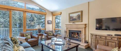 تلفزيون، مدفأة، مكتب