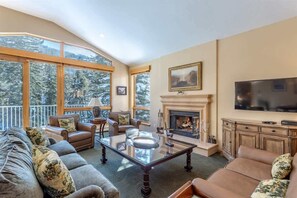 TV, fireplace, offices - Gore Creek Alpine Chalet (Vail)