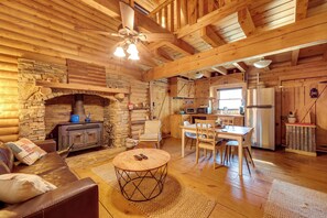 Interior - Cabin w/ Catch & Release Pond in Hueytown! (Bessemer)