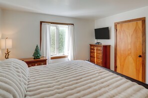 House (6 Bedrooms) | Interior - 3 Mi to Colgate Lake: Mtn-view Home, Deck + Grill! (East Jewett)
