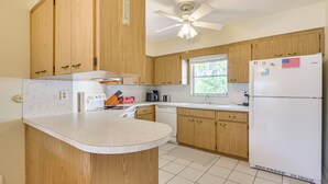 Unclassified image, 4 of 24, button - 6 Mi to Anna Maria Island: Modern Bradenton Home (Bradenton)