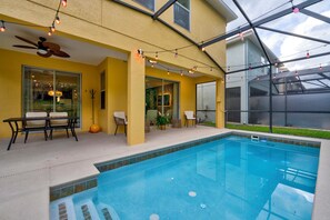 House (6 Bedrooms) | Interior