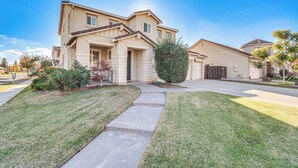 Interior - 3 Mi to Downtown Merced: Family-friendly Home (Merced)
