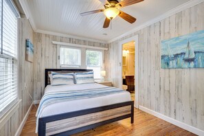 House (1 Bedroom) | Interior - Shared Pool & Backyard: Small & Cozy Guest House (Fort Lauderdale)