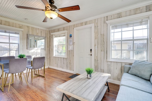 House (1 Bedroom) | Interior - Shared Pool & Backyard: Small & Cozy Guest House (Fort Lauderdale)