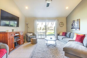 Apartment (2 Bedrooms) | Interior - Games, Grill & Golf Course View: Palm Desert Gem! (Palm Desert)