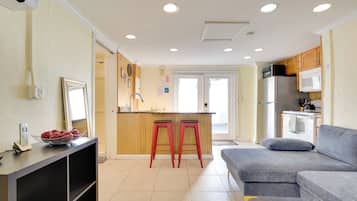 Apartment (0 Bedroom) | Interior