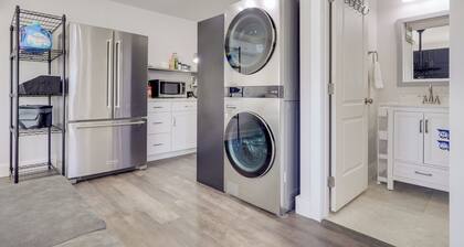 2 Mi to Oasis Golf Club: Pet-friendly Retreat
