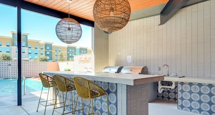 5 Mi to Dtwn: Modern Condo in New Braunfels!