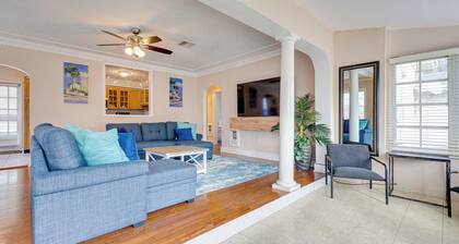 House w/ Shared Pool Access: 4 Mi to Beaches!