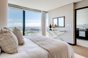 Villa | 3 bedrooms, Internet - Top Urban Escape w Pool and Ocean View Villa Alexa (Cape Town)