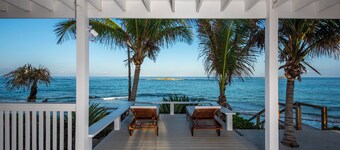Newly Remodeled Home on Pink-Sand Double Bay Beach, Spectacular Views
