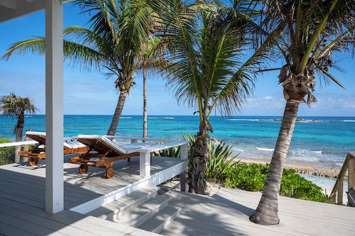 Newly Remodeled Home on Pink-Sand Double Bay Beach, Spectacular Views