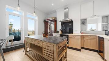 Microwave, oven, stovetop, coffee/tea maker