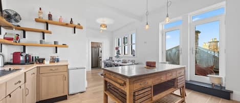 Microwave, oven, stovetop, coffee/tea maker